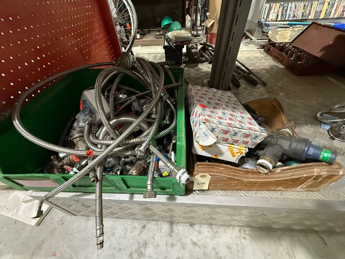 Lot of Taps + Pipes 
