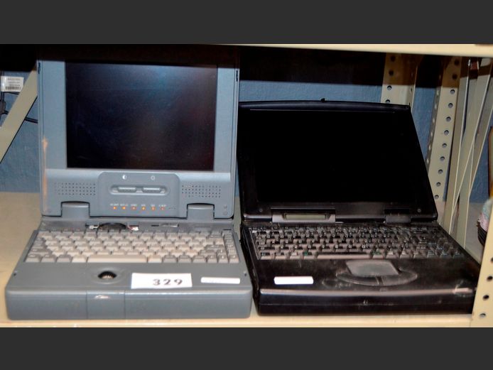 LOT: 2 x VINTAGE LAPTOPS [No chargers, untested]