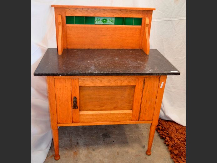 OAK SINGLE DOOR WASH STAND WITH MARBLE TOP & TILED SPLASHBACK, 91 x 45 x 109cm