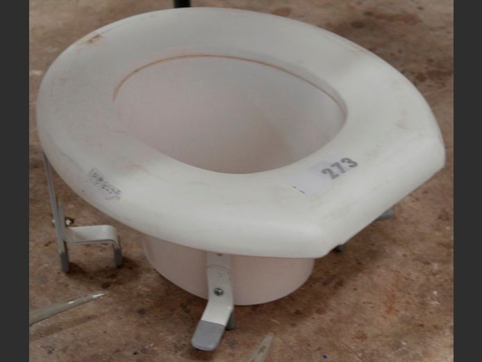 TOILET SEAT RISER