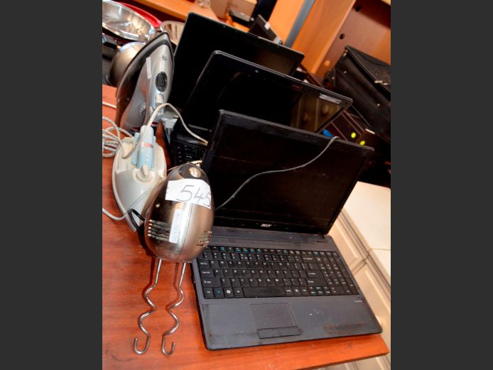 LOT: 3 x ACER LAPTOPS, STEAM IRONS & A HAND MIXER [Untested]