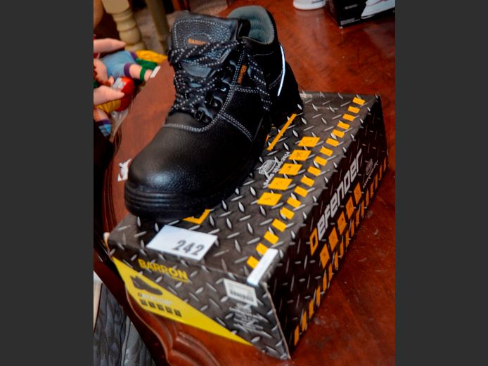 BARRON SIZE 11 SAFETY BOOTS