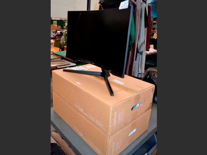 LOT OF 2: SAMSUNG G5 27" MONITORS [Switch on, damaged]