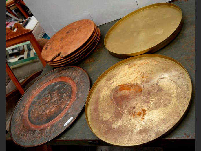 COPPER WALL PLATE, TEAK CHARGER PLATES & METAL TRAYS
