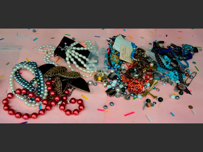 ASSORTED COSTUME JEWELLERY