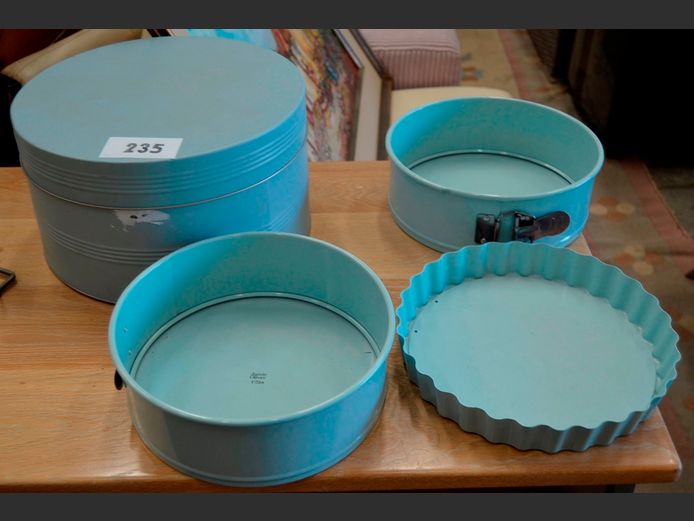 JAMIE OLIVER TART PAN, CAKE PANS, RUSK TIN, etc