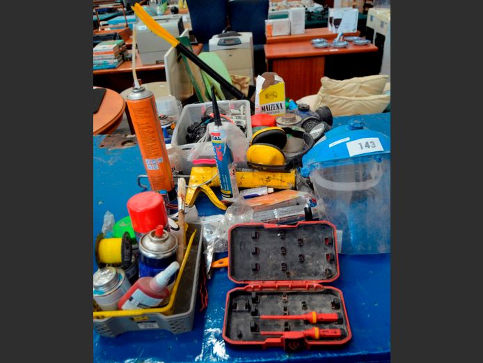 RESPIRATORS, CAULKING GUNS, FACE SHIELD, etc