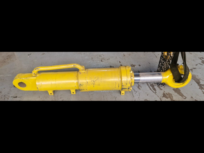 Komatsu D375-9 RIPPER LIFT CYLINDER
