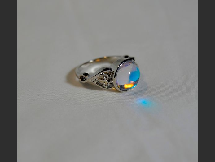 DRESS RING WITH MILKY OPAL