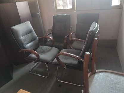 Executive visitors' chairs