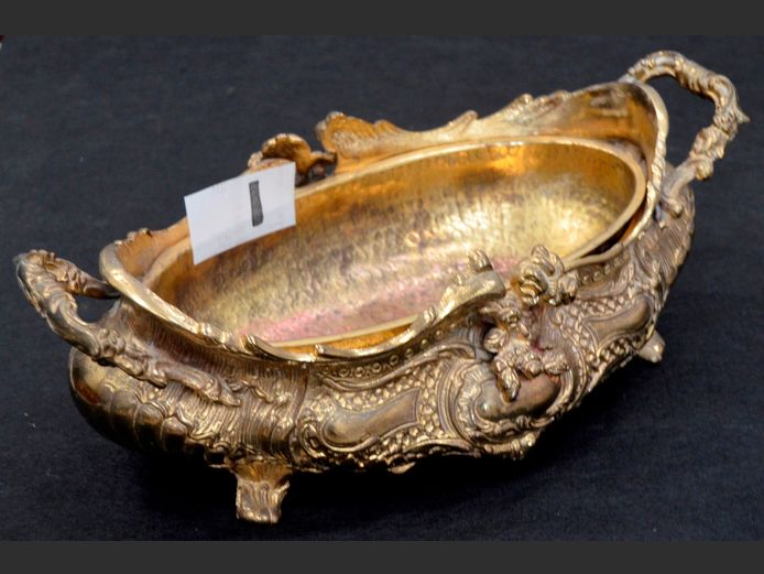 HEAVY BRASS FRENCH STYLE CENTREPIECE ON CLAW FEET, 40 x 20 x 13.5cm