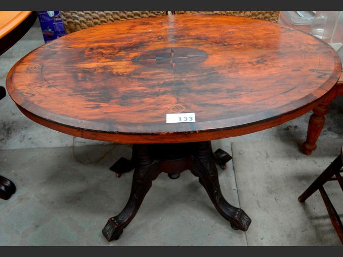 VICTORIAN MAHOGANY OVAL TILT TOP TABLE, 104 x 73 x 70cm