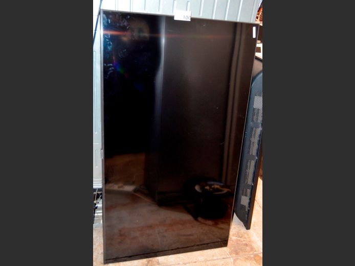 SAMSUNG 55" TV [Switches on, Screen Cracked] ### LICENCE PLEASE ###