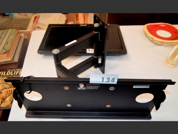 FOLDING WALL MOUNT TV BRACKET