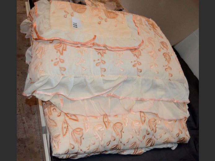BEIGE & BROWN THROW WITH MATCHING PILLOWCASES