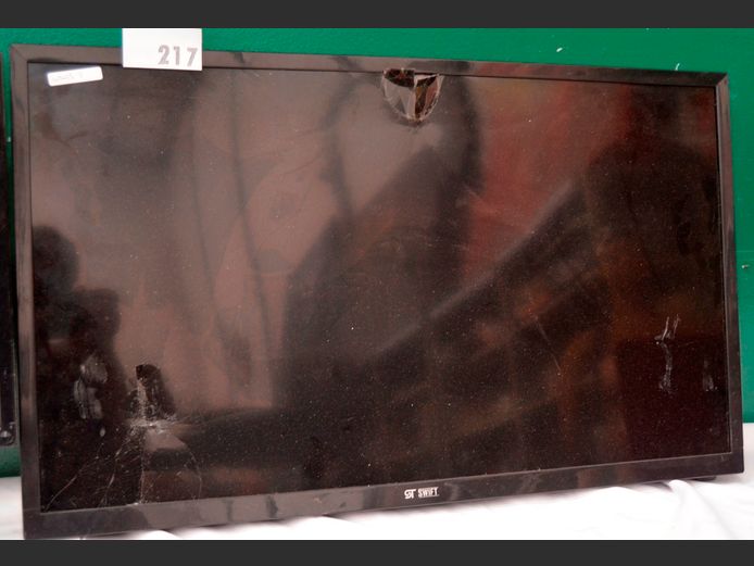 SD SWIFT 32" L.E.D. TV [Switches on, Damaged] ### LICENCE PLEASE ###