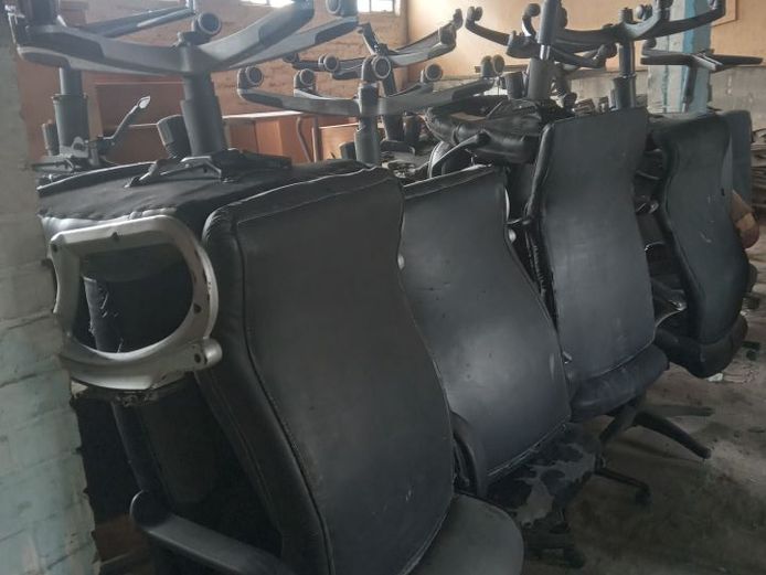 Leather swivel office chairs