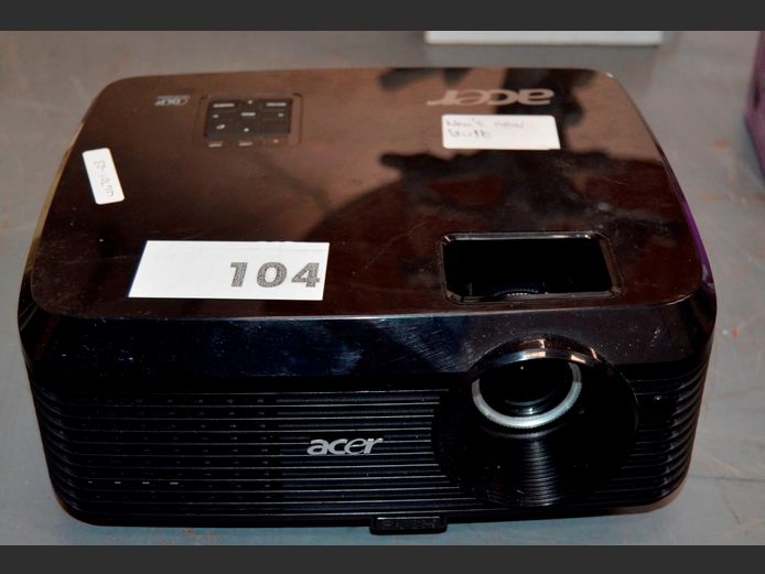ACER PROJECTOR [Switches on, needs a bulb]