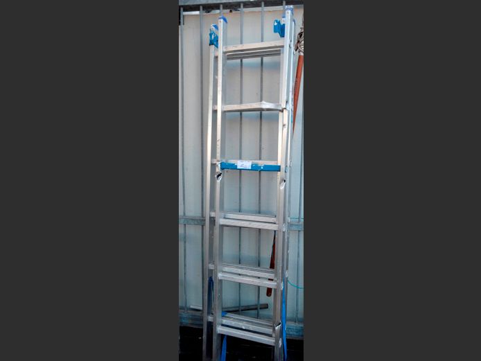 ALUMINIUM 14-STEP LADDER [Damaged]