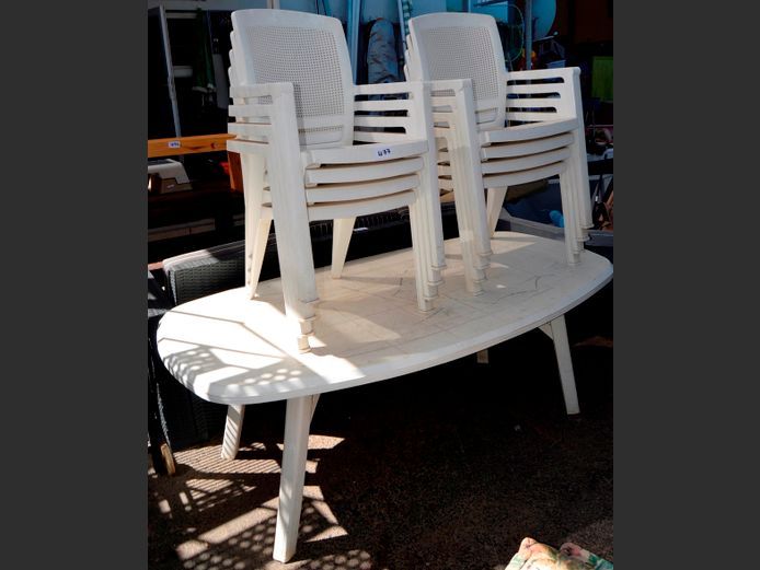 WHITE PLASTIC PATIO TABLE WITH 8 MATCHING CHAIRS, 190 x 99 x 68cm