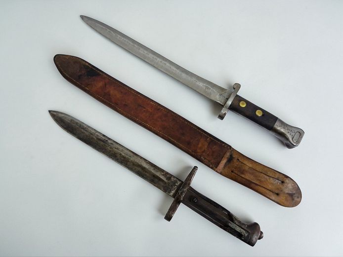 Antique British Military Bayonets | P1888 Lee-Metford & P1907 SMLE