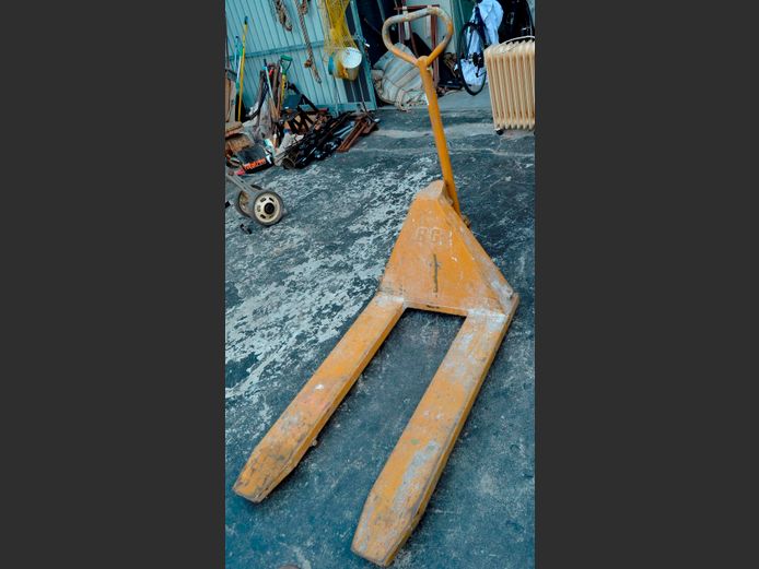 BG PALLET JACK [Hydraulics not holding]