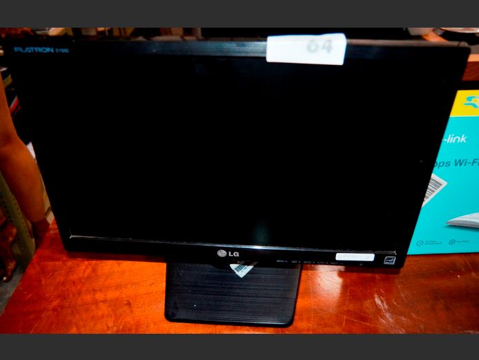 LG FLATRON 19" E1942 COMPUTER MONITOR [No power supply, switches on]