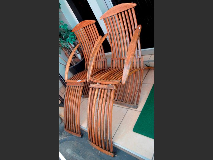 PAIR TEAK FOLDING POOL LOUNGERS