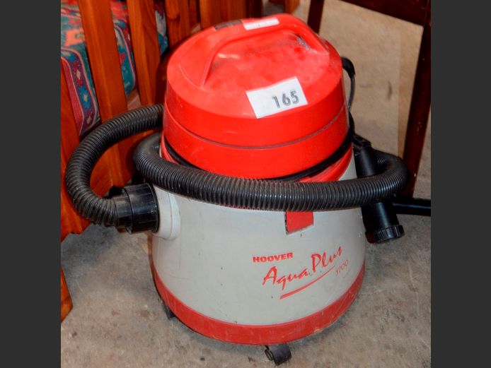 HOOVER AQUAPLUS 1700 VACUUM CLEANER [Switches on, untested further]