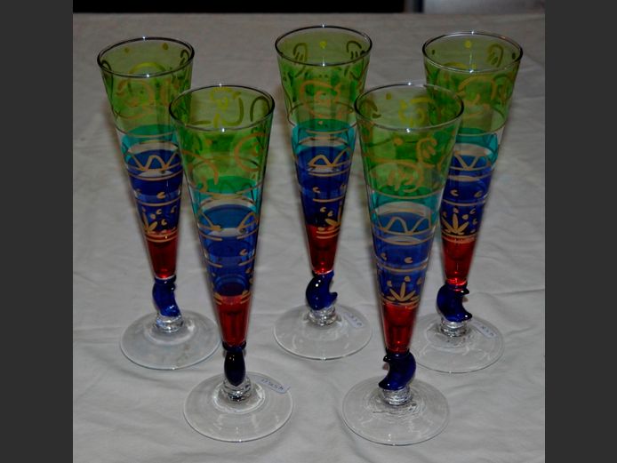 SET OF 5 HAND BLOWN & COLOURED CHAMPAGNE FLUTES