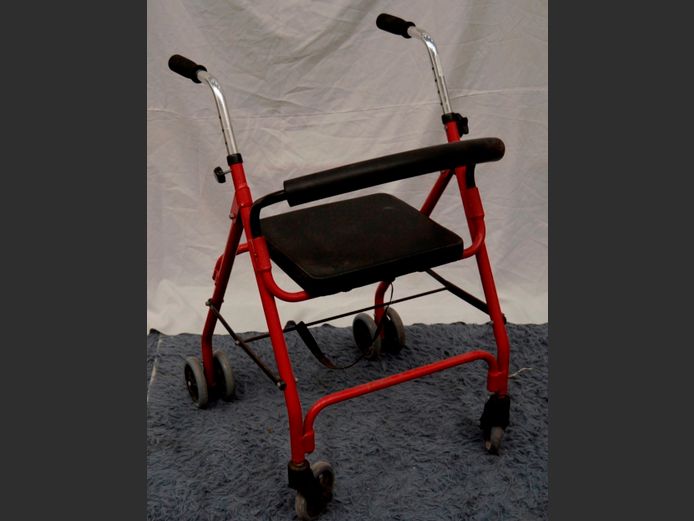 WALKING AID WITH SEAT