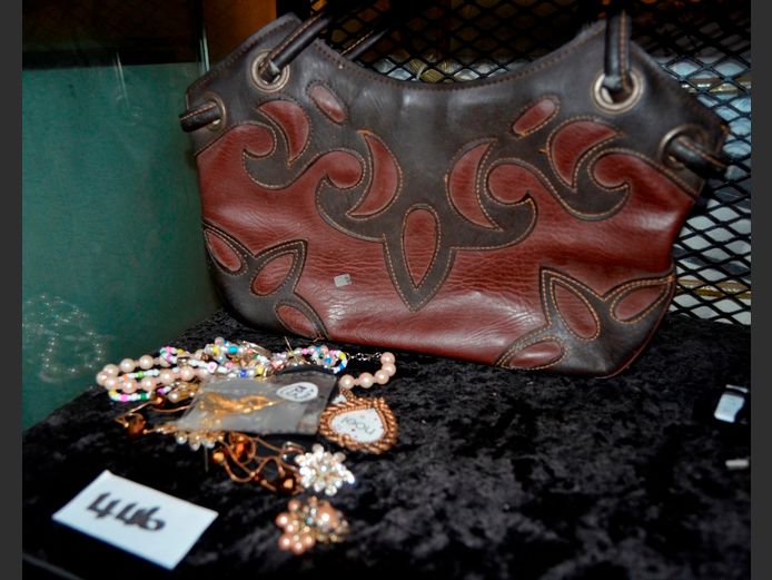 LEATHER TOUCH HANDBAG & COSTUME JEWELLERY