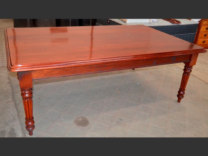 MAHOGANY 8-SEATER DINING TABLE ON TURNED LEGS, 215 x 135 x 76cm