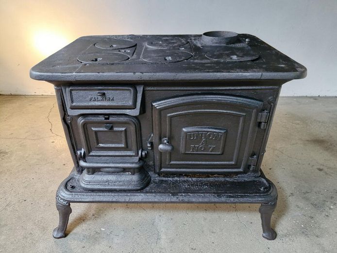 Vintage Falkirk Union A No. 7 Cast Iron Coal Stove