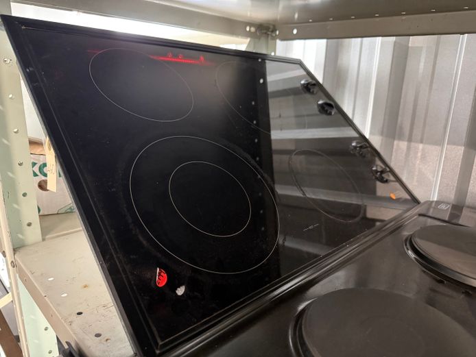 Defy 4-Plate Glass Top  