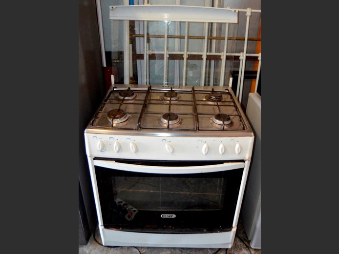 DEFY 6-BURNER GAS STOVE WITH OVEN, 77 x 60 x 90cm [Untested, some wear]