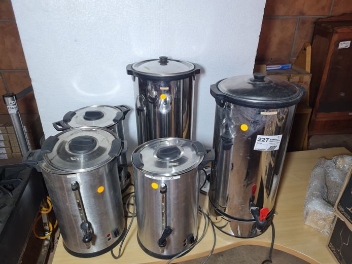 LOT VARIOUS URNS