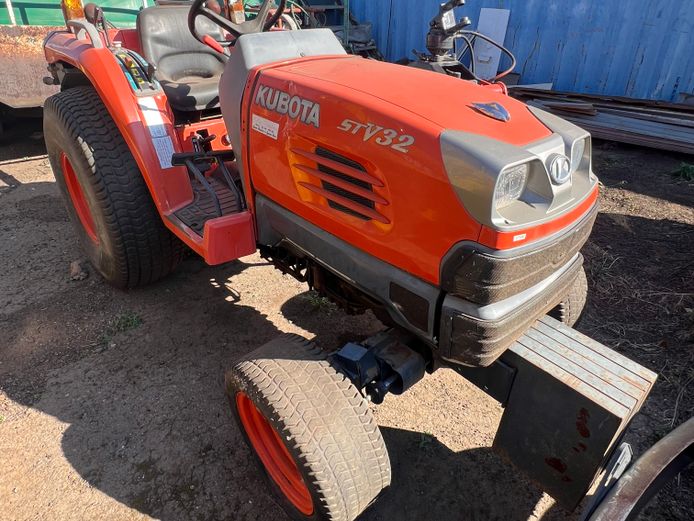 Kubota STV 32 4x4 Tractor
