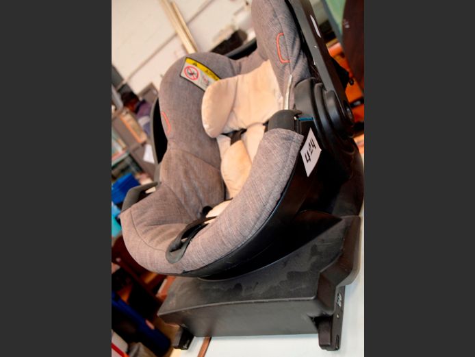 BE-SAFE BABY CAR SEAT [Needs a clean]