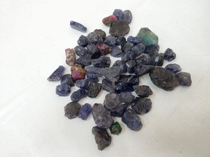 Lot of Mixed Uncut Crystal Rough Stones