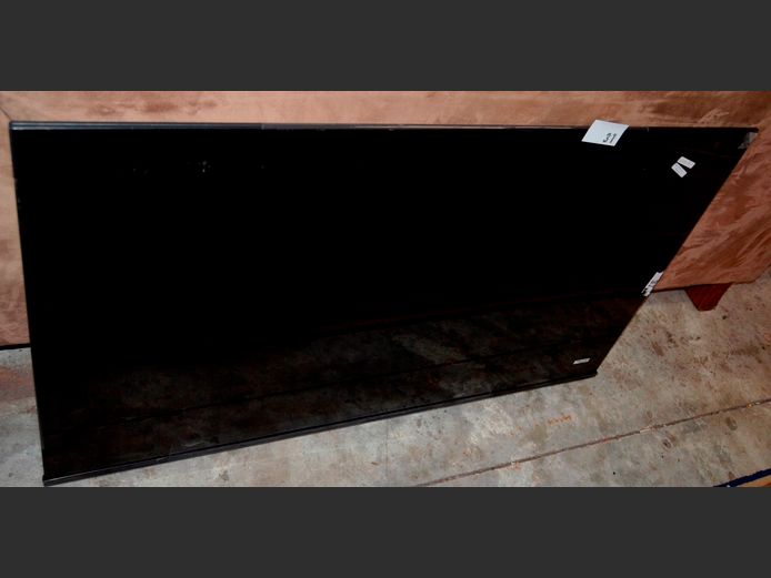 HISENSE 50" L.E.D. TV [Switches on, untested further, screen cracked] [#: 416726202] ### LICENCE PLEASE ###