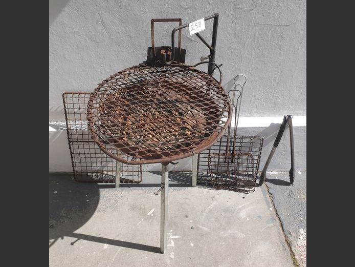 METAL BRAAI WITH GRIDS, etc