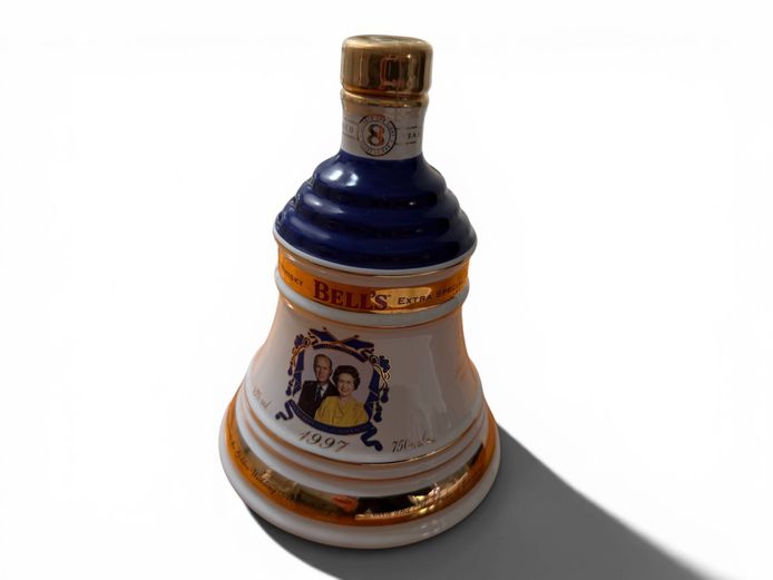 Bell’s Whisky Decanter “Golden Wedding Anniversary” (1947–1997)