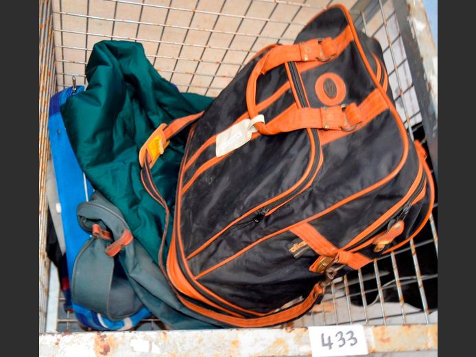 TRAVEL BAGS, TOGBAGS, etc [Excl. Bin]