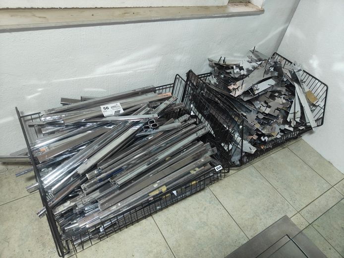 2 X CRATES SHELVING BRACKETS