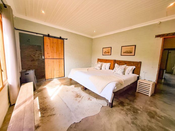 2 Nights accommodation for 2 people to Karoo Mountain Lodge | Karoo Ridge
