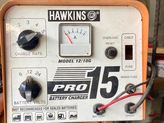 HAWKINS PRO 15 BATTERY CHARGER