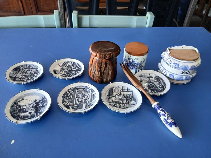 Blue and White smalls - Lot 7