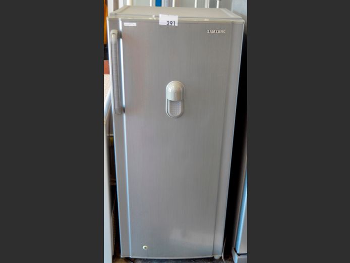 SAMSUNG METALLIC FINISH FRIDGE FREEZER WITH WATER DISPENSER [Faulty] [#: 409586236]
