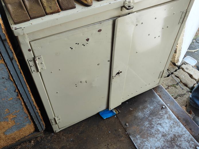 STEEL TOOL CABINET WITH TOOLS